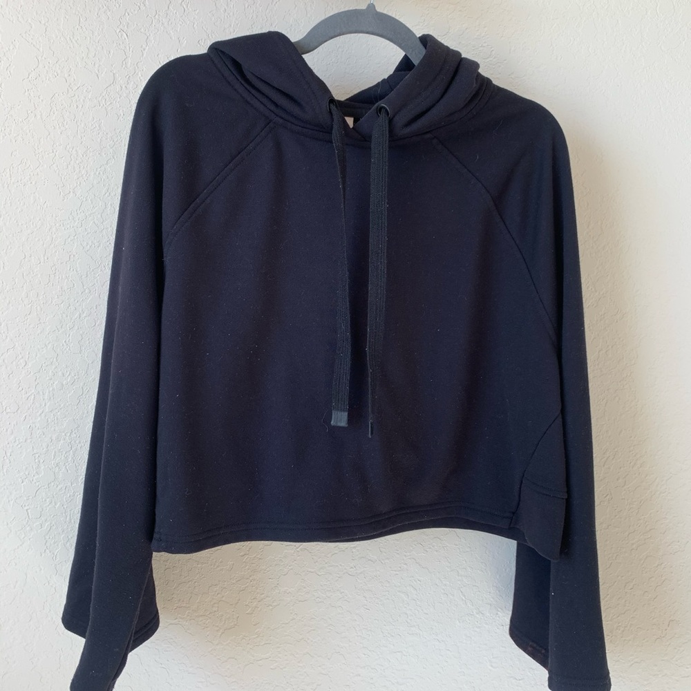Black cropped Athleta sweatshirt